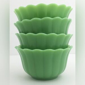4 Pioneer Woman Timeless Beauty Bowls Scalloped Edges Jadeite Green Milk Glass